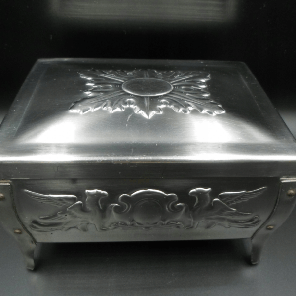 szkatułka, retro, styl retro, vintage, styl vintage, PRL, wyposażenie wnętrz, wystrój wnętrz,