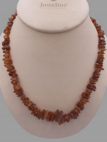 naszyjnik wykonany z bursztynu