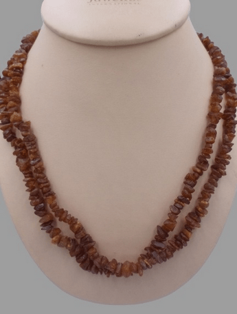 naszyjnik wykonany z bursztynu