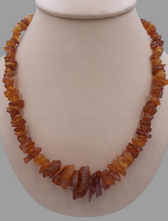 naszyjnik wykonany z bursztynu