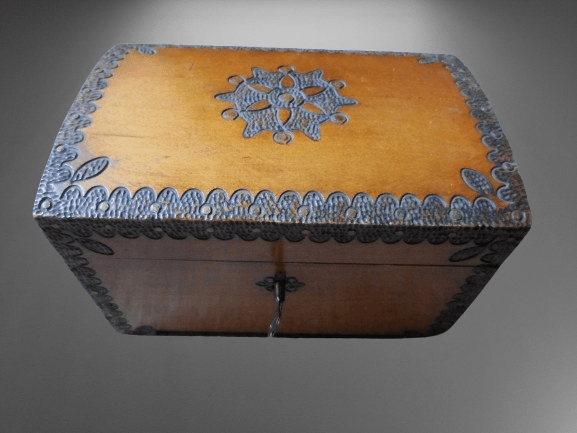 śliczna szkatułka kuferek