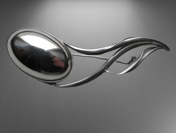 broszka wykonana ze srebra inspirowana naturą