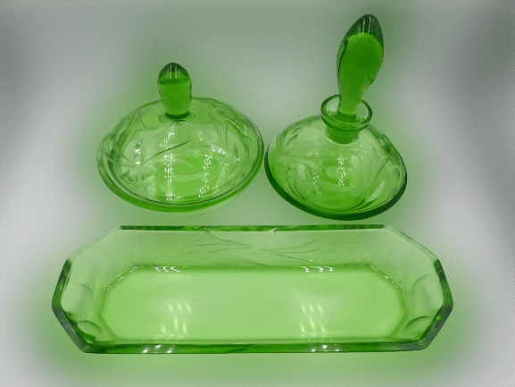 przybornik toaletowy, szkło, secesja, retro, styl retro, moda retro,