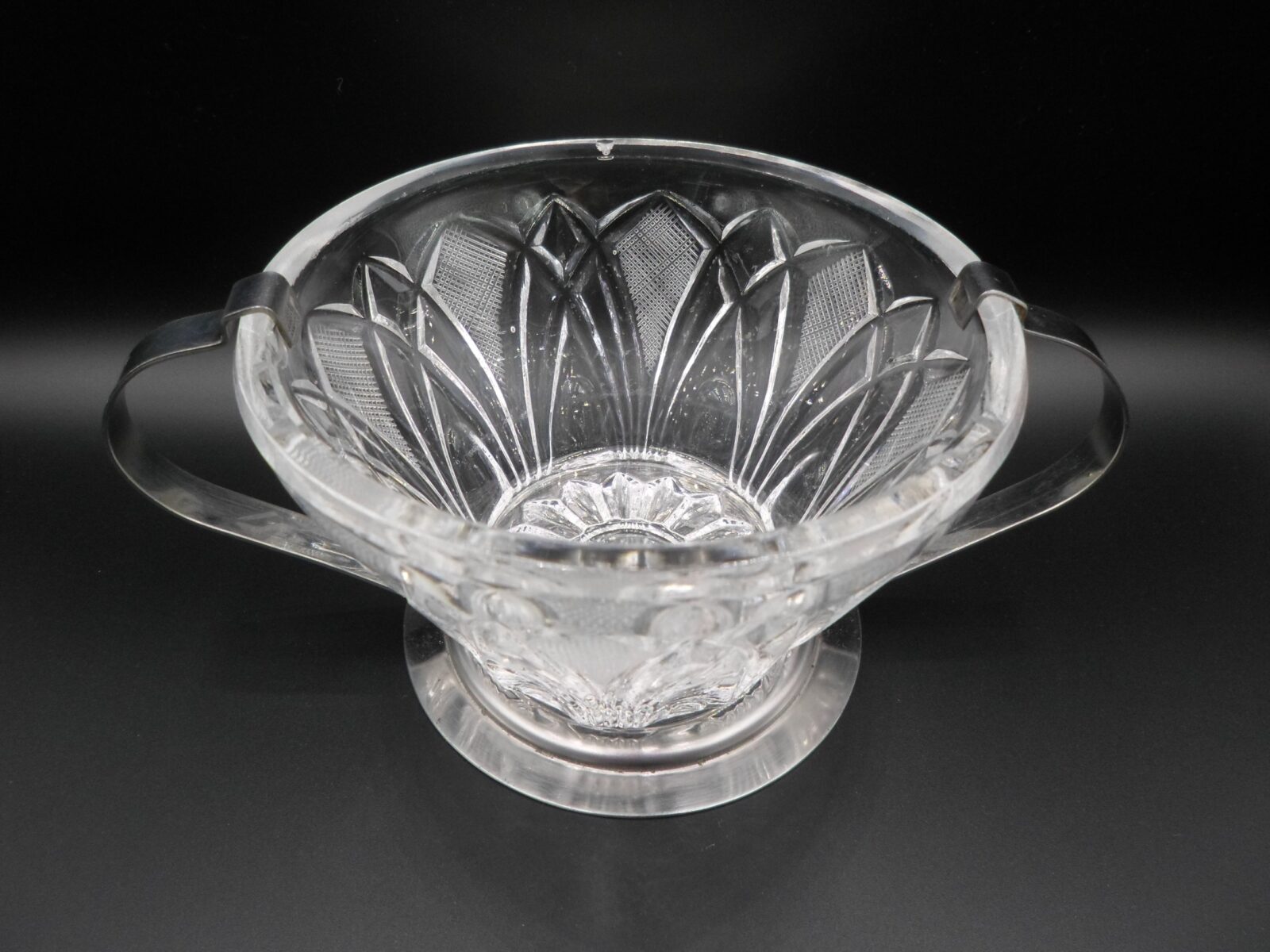 KRYSZTAŁOWA CUKIERNICZKA Z PRL-u - obrazek 2