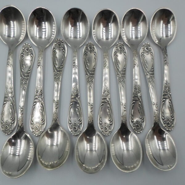 posrebrzane łyżeczki w stylu rokoko