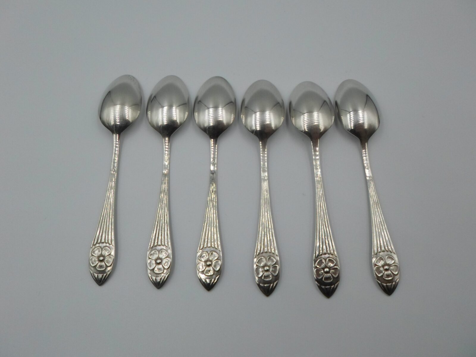 POSREBRZANE ŁYŻECZKI Z MOTYWEM KWIATOWYM - obrazek 2