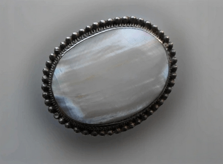 KULTOWA BROSZKA Z MASĄ PERŁOWĄ OKRES PRL-u - obrazek 2