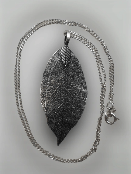 WISIOREK RETRO W KSZTAŁCIE LIŚCIA - obrazek 2