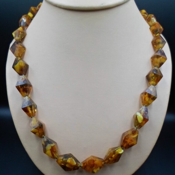 naszyjnik z bursztynu