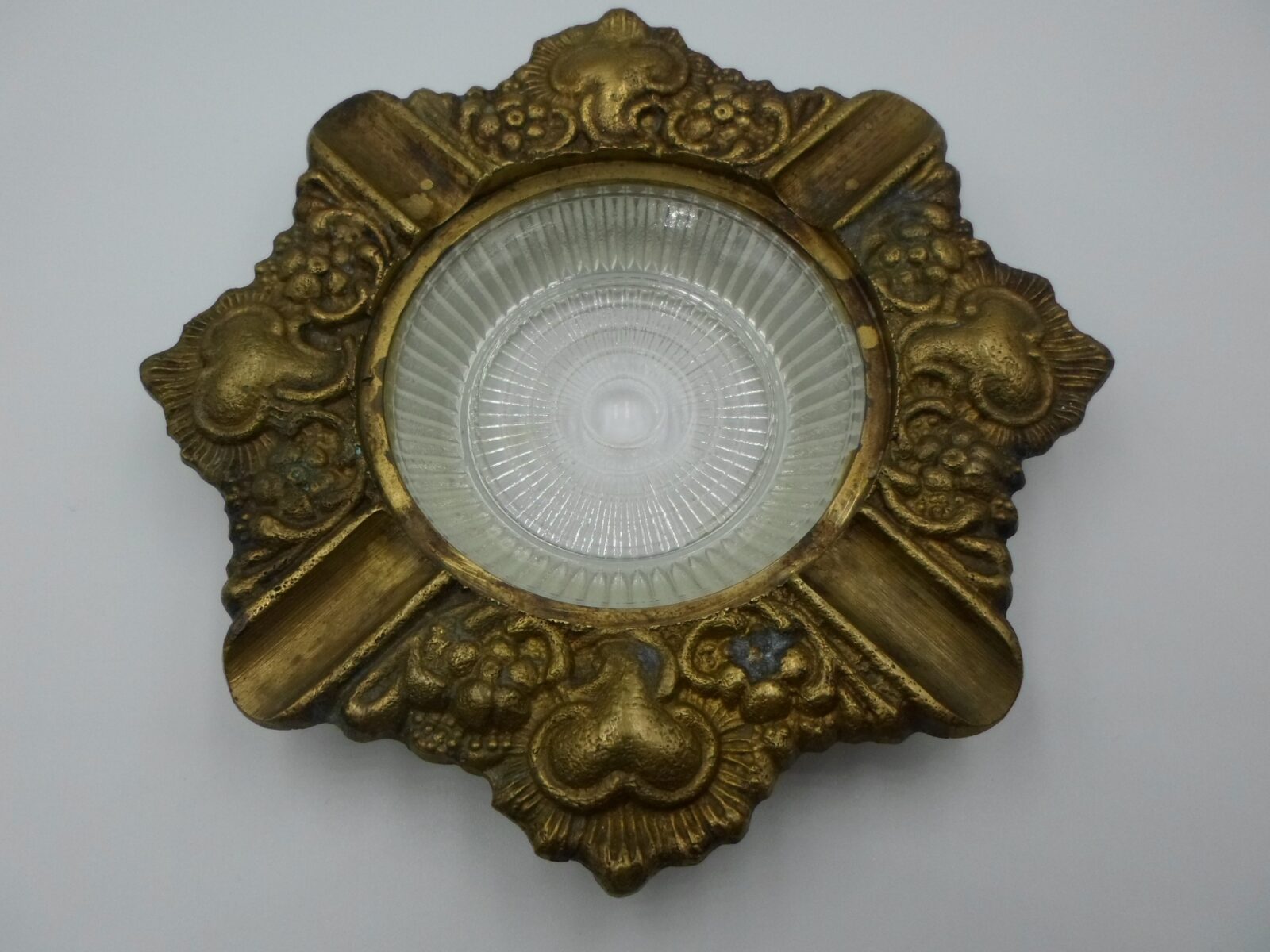 mosiężna popielniczka