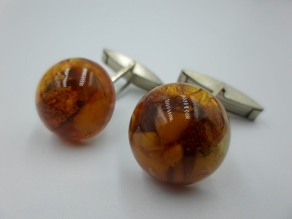 spinki do mankietów z PRL-u, bursztyn