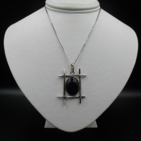 wisiorek w srebrze z onyxem