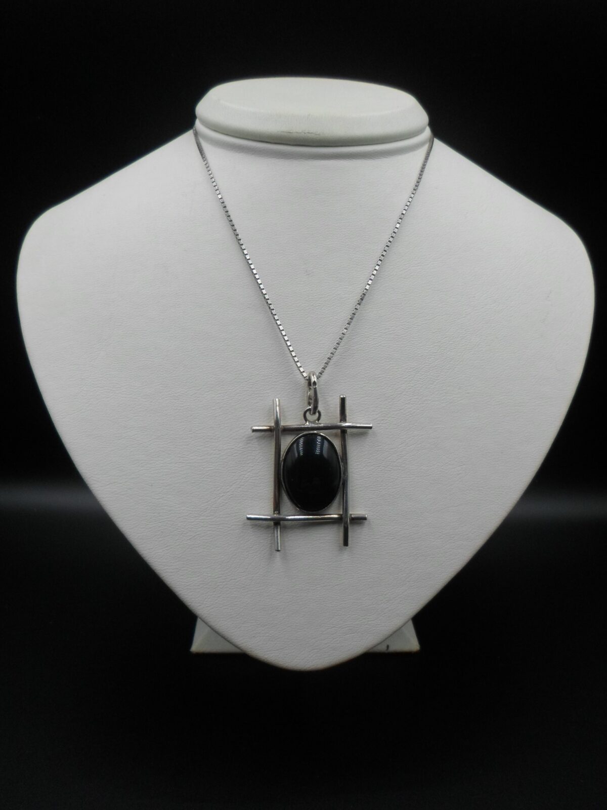 wisiorek w srebrze z onyxem