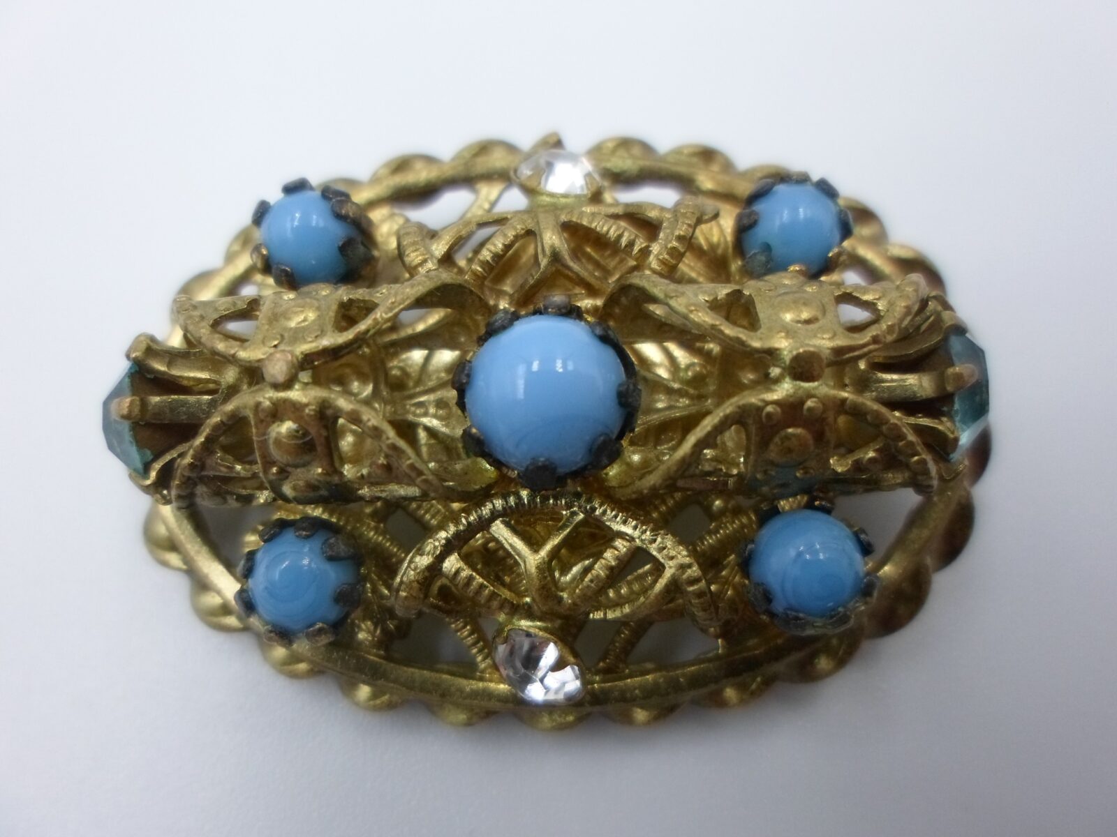 POZŁACANA BROSZKA BOGATO WYSADZANA KAMIENIAMI - obrazek 3