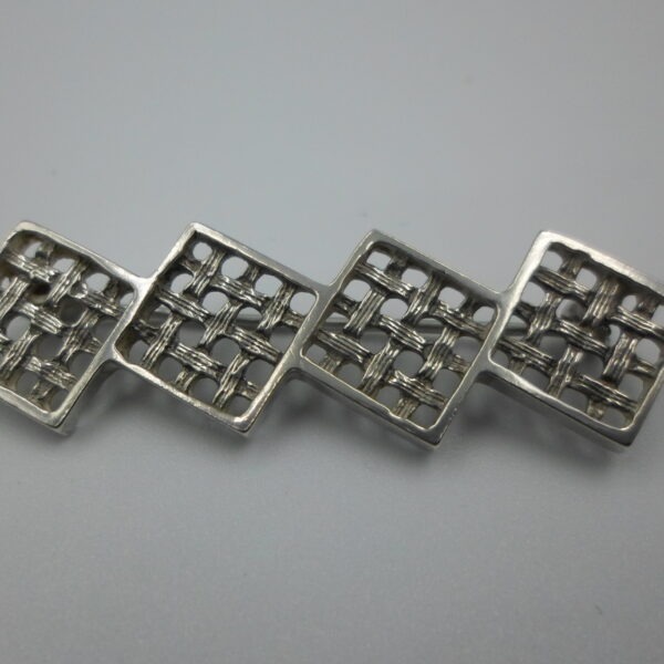 GEOMETRYCZNA BROSZKA CIEKAWY KSZTAŁT SREBRO 925