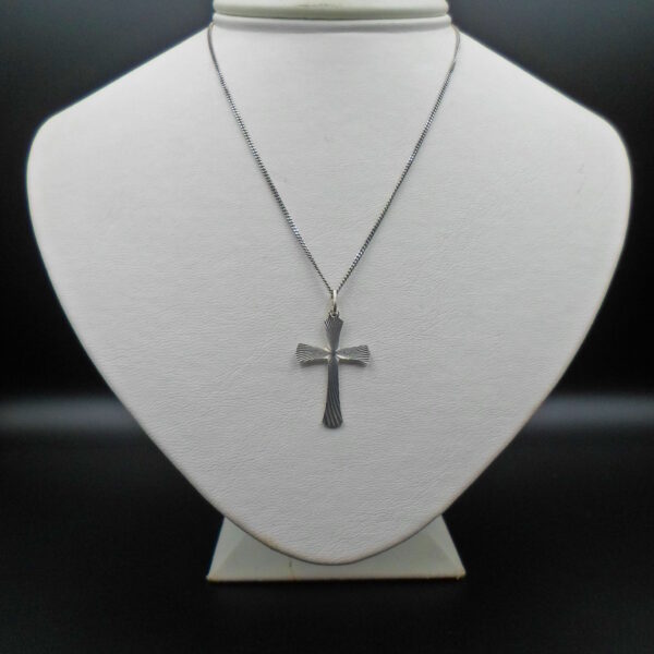 SUBTELNY KRZYŻYK WISIOREK SREBRO 925 (1)