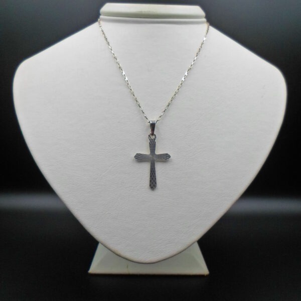 wisiorek ze srebra, krzyżyk