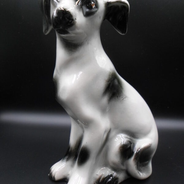 SYGNOWANA FIGURKA PIESKA Z PORCELANY