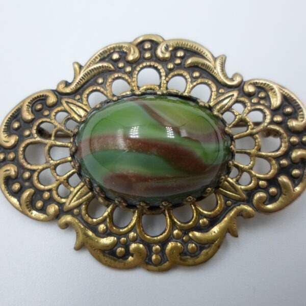 pozłacana broszka z agatem