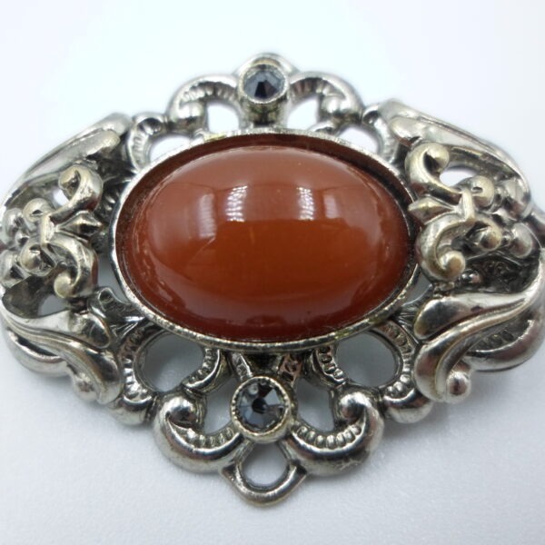 BROSZKA Z BRĄZOWYM OCZKIEM W STYLU WIKTORIAŃSKIM