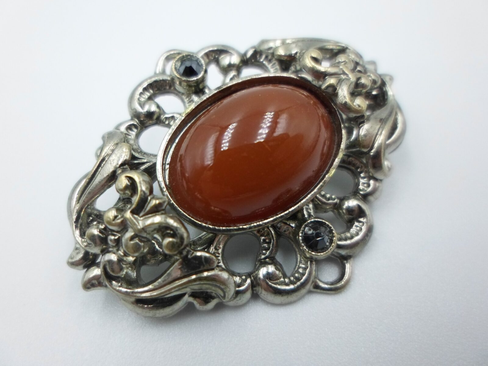 BROSZKA Z BRĄZOWYM OCZKIEM W STYLU WIKTORIAŃSKIM - obrazek 2