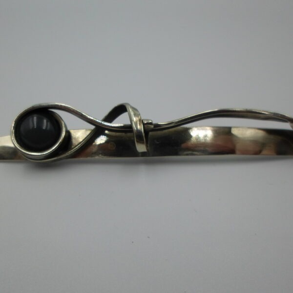 POSREBRZANA BROSZKA Z OCZKIEM LATA 30-te