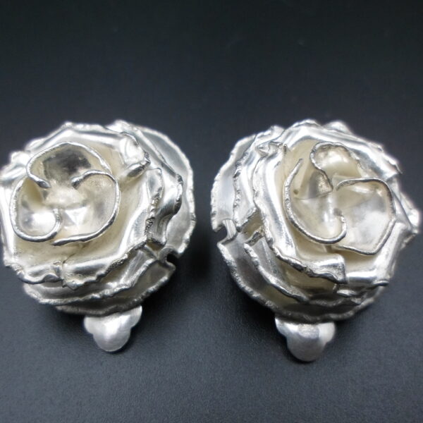 SYGNOWANE KLIPSY Z KOLEKCJI INSPIROWANEJ NATURĄ SREBRO