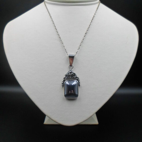 wisiorek z hematytem