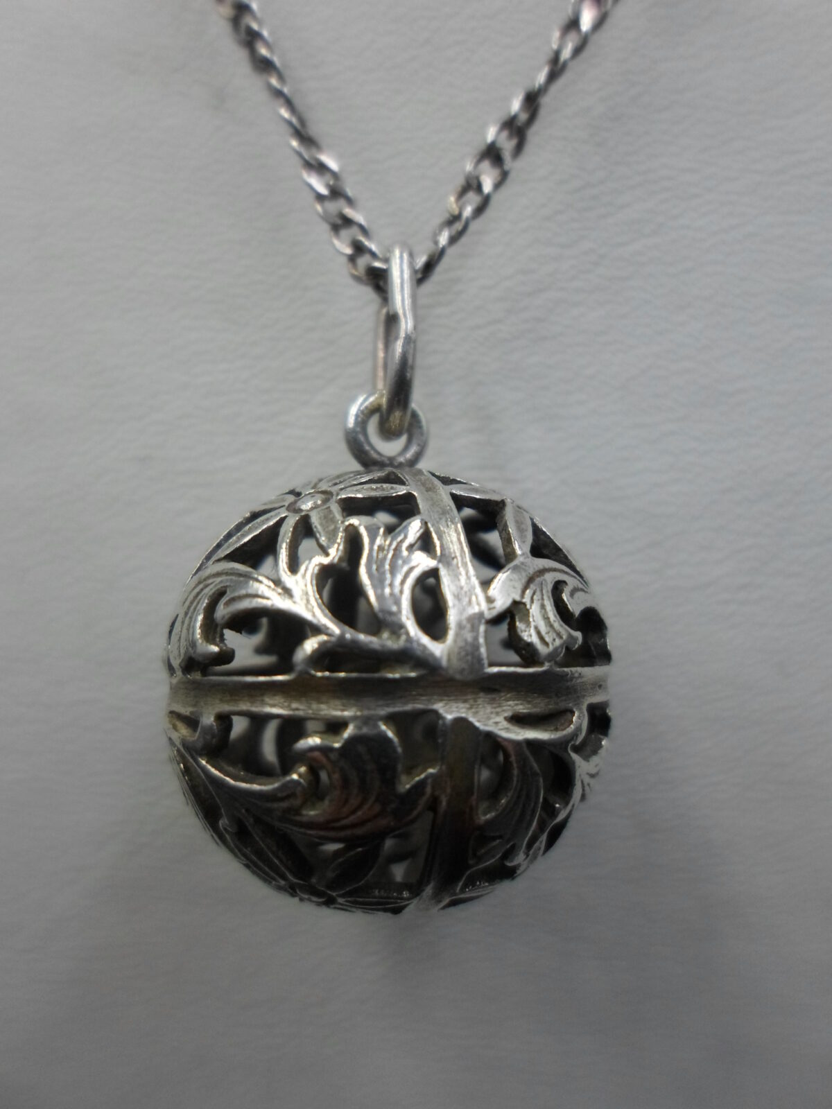 WARMET SYGNOWANY WISIOREK W KSZTAŁCIE KULKI - obrazek 2