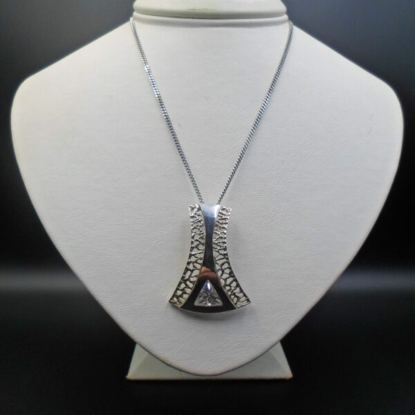 wisiorek z cyrkonią