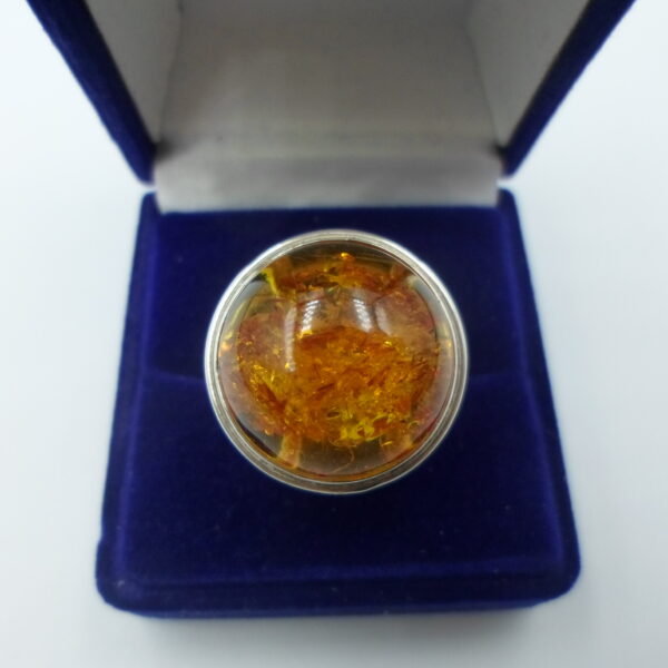 pierścionek z bursztynem