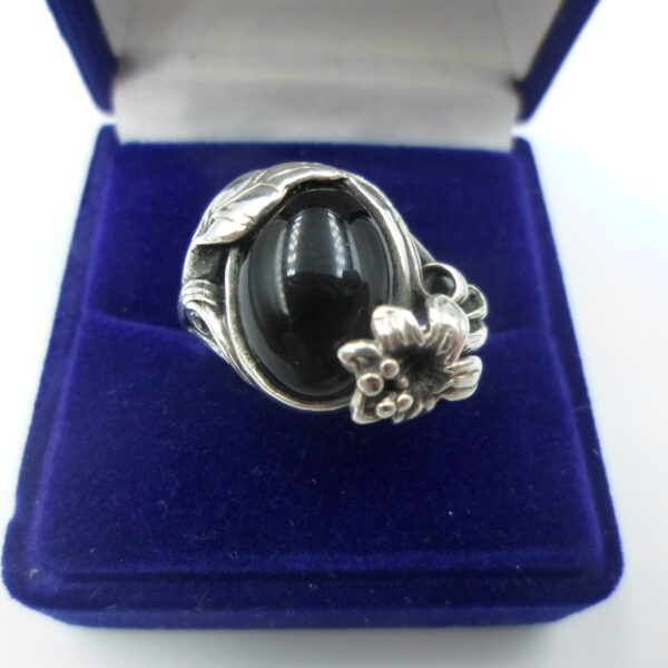 pierścionek z onyksem