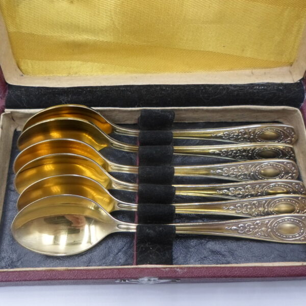 pozłacane łyżeczki