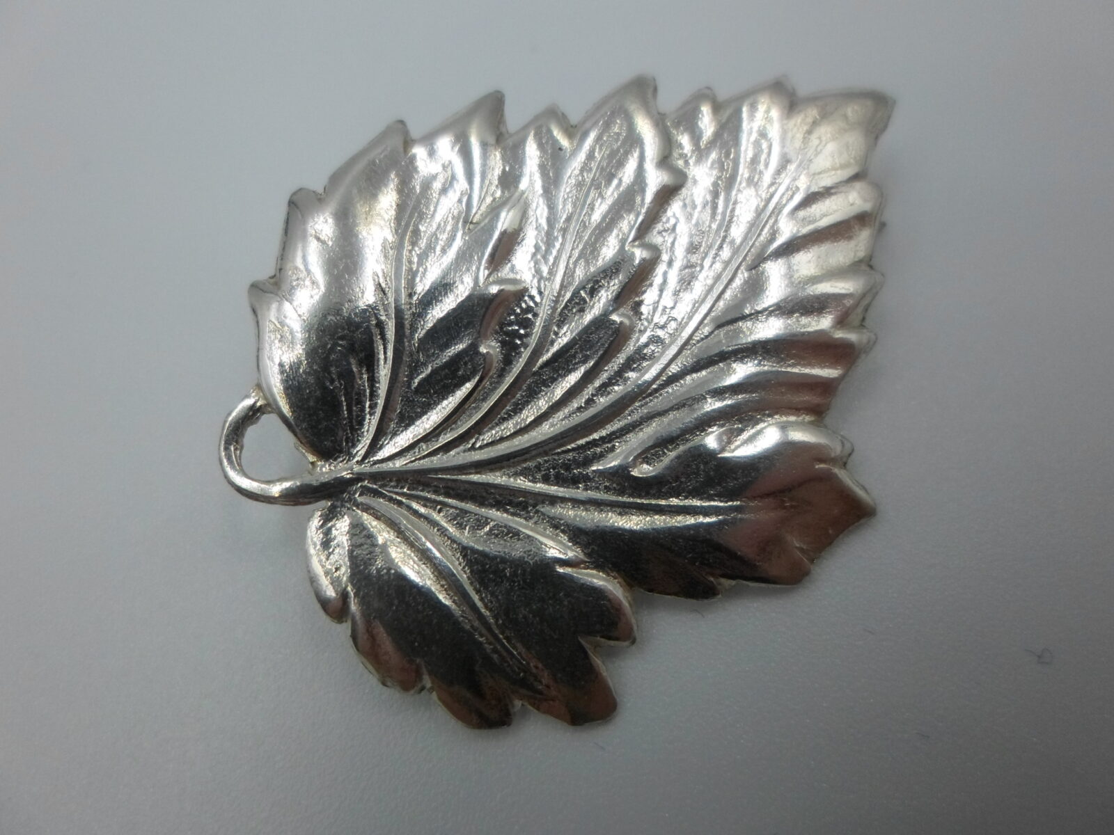 SREBRNA BROSZKA PRL-u POWRÓT DO LUKSUSU - obrazek 3