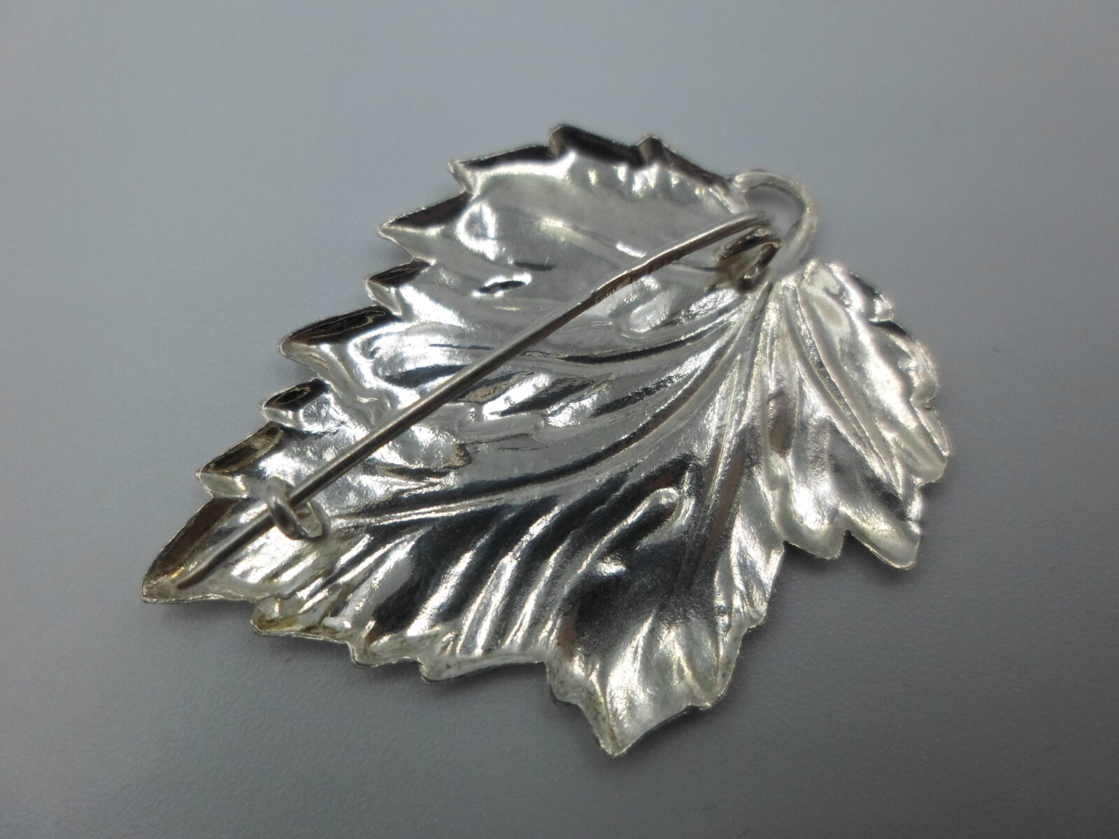 SREBRNA BROSZKA PRL-u POWRÓT DO LUKSUSU - obrazek 4