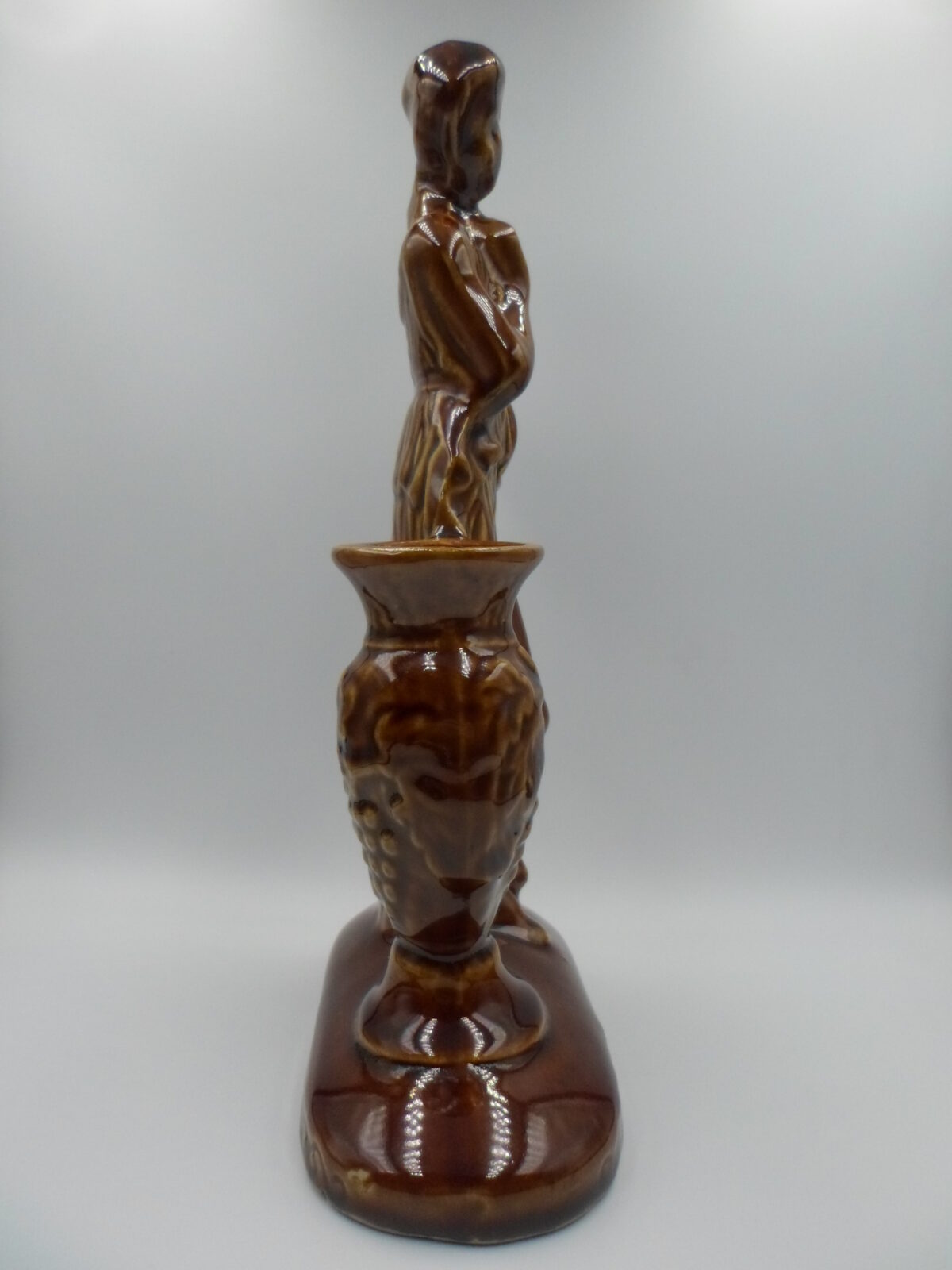 KOBIETA Z WAZONEM FIGURKA Z PORCELITU SZKLIWIONEGO MIROSTOWICE (2) - obrazek 2