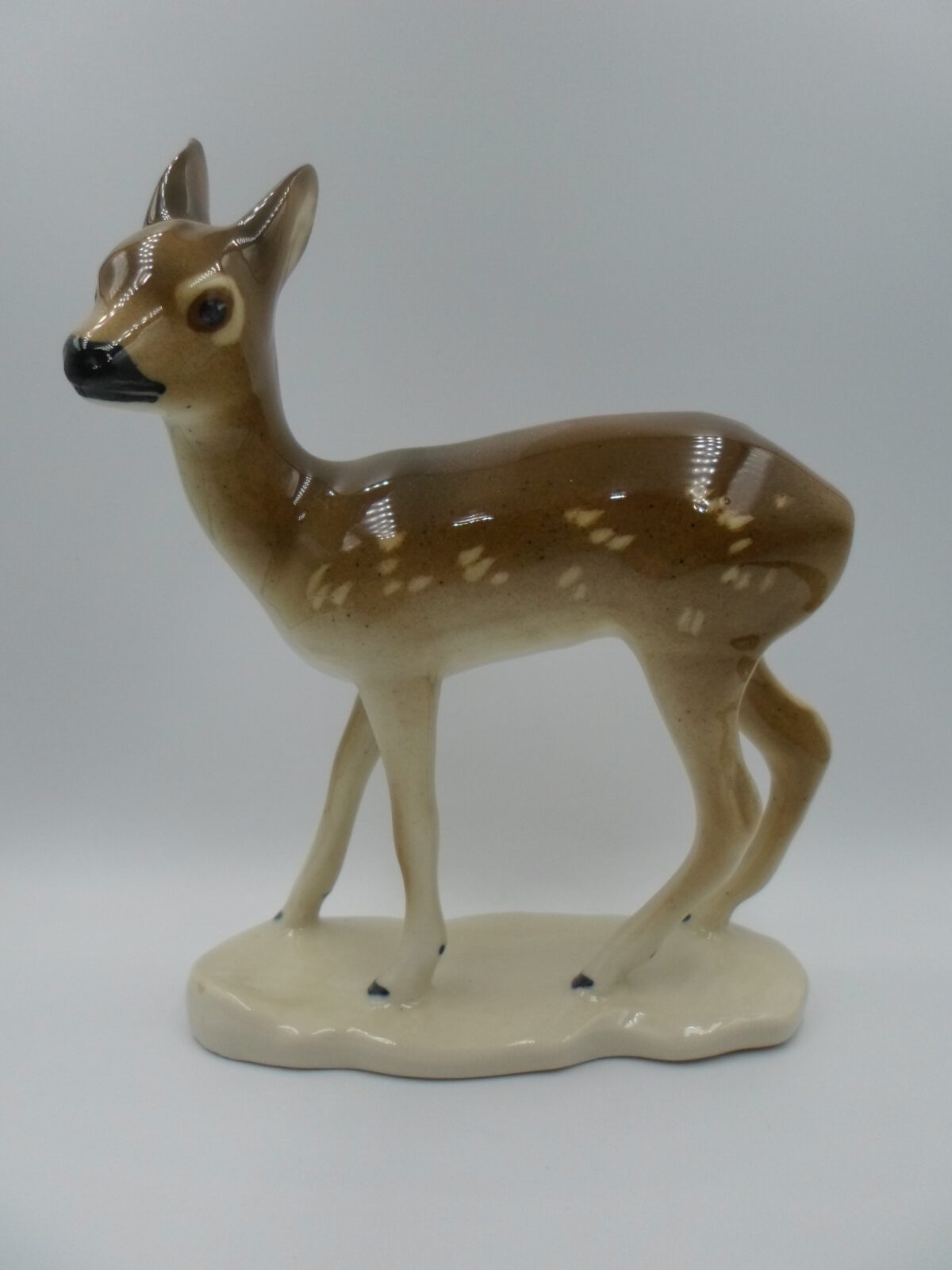 figurka sarenki z porcelany Chodzież