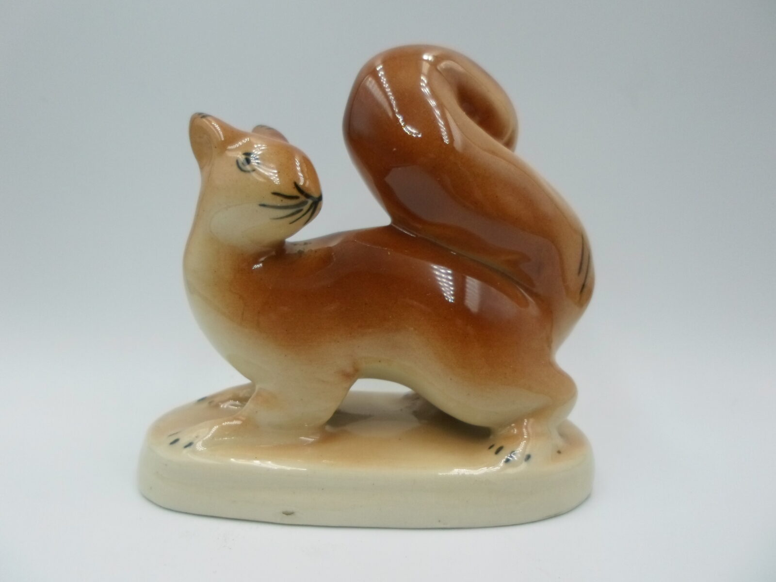 figurka wiewiórki z porcelany Chodzież