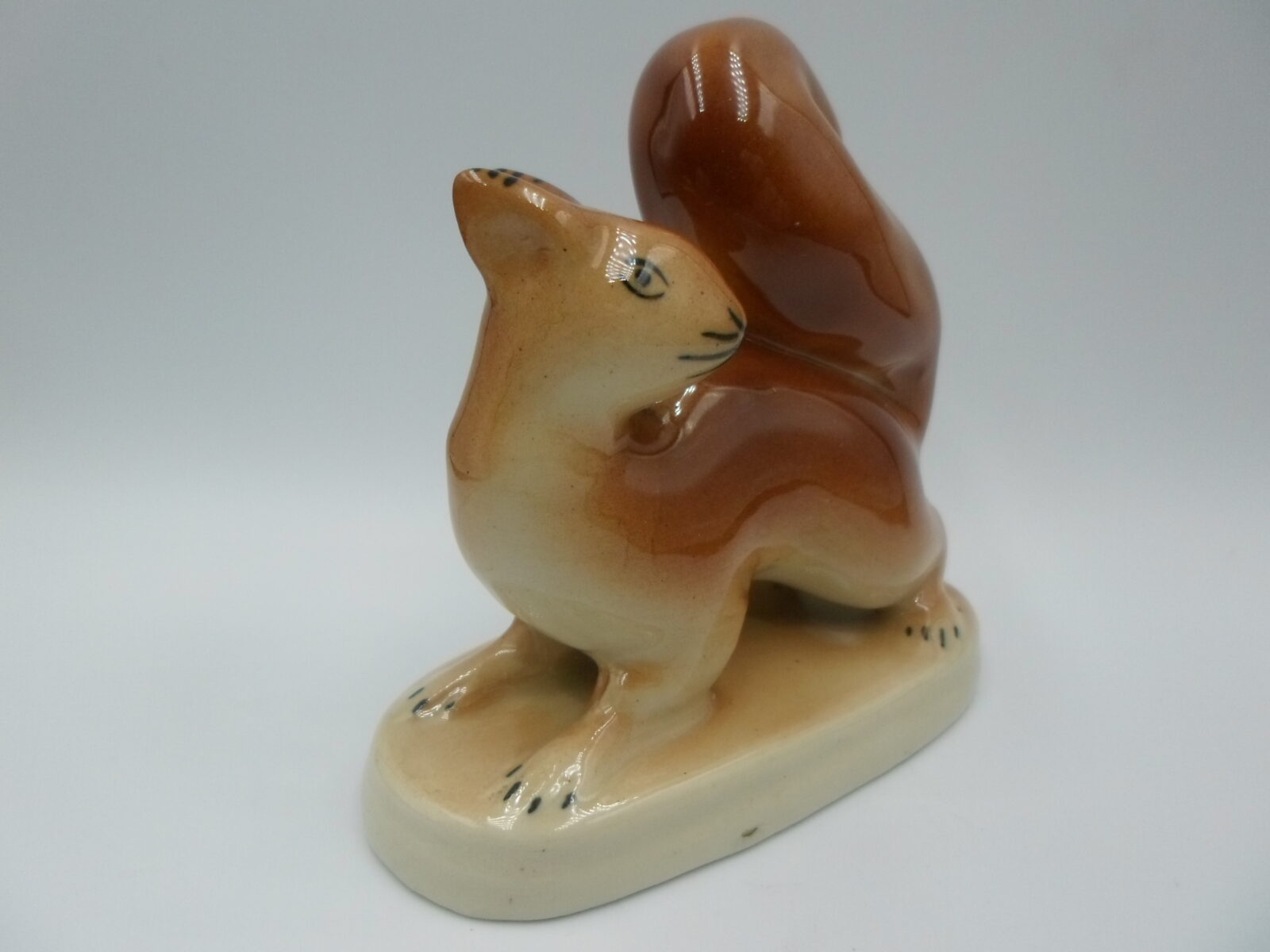 WIEWIÓRKA KULTOWA FIGURKA RĘCZNIE MALOWANA PORCELANA CHODZIEŻ - obrazek 2