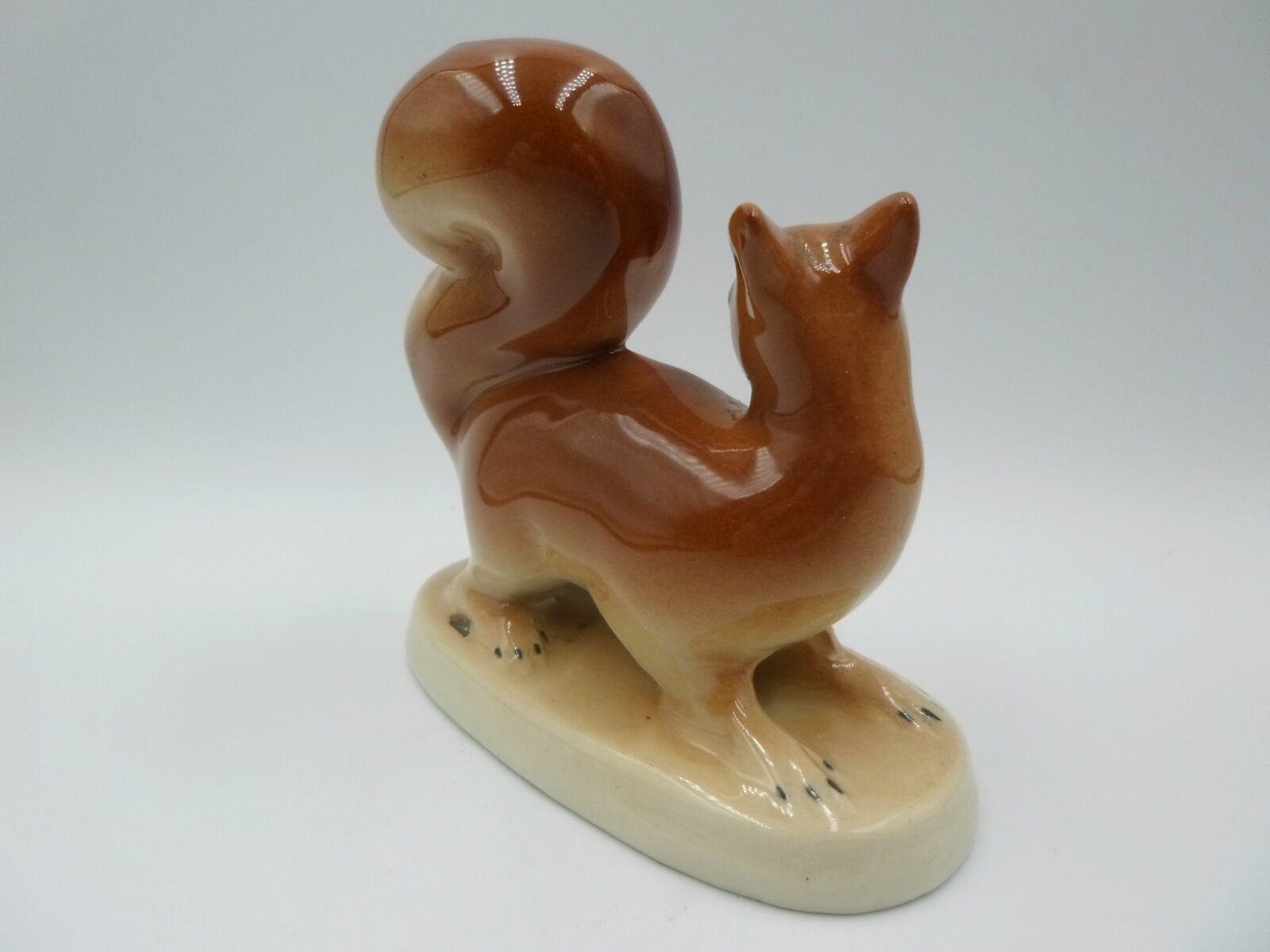 WIEWIÓRKA KULTOWA FIGURKA RĘCZNIE MALOWANA PORCELANA CHODZIEŻ - obrazek 3