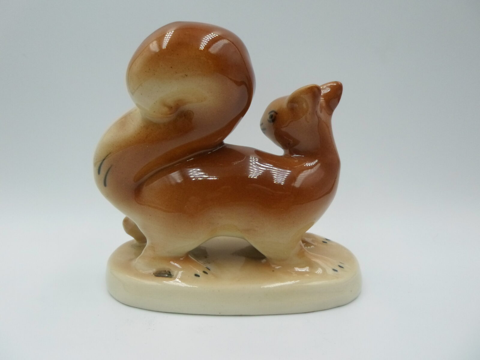 WIEWIÓRKA KULTOWA FIGURKA RĘCZNIE MALOWANA PORCELANA CHODZIEŻ - obrazek 4