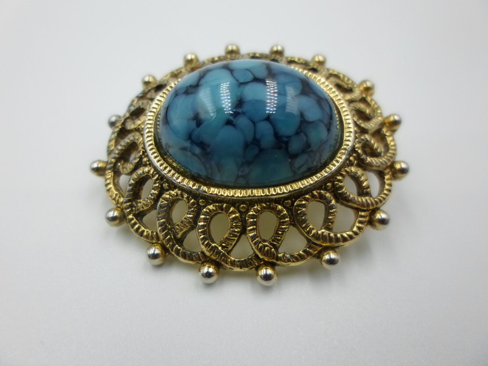 POZŁACANA BROSZKA W STYLU WIKTORIAŃSKIM Z DUŻYM OCZKIEM - obrazek 6