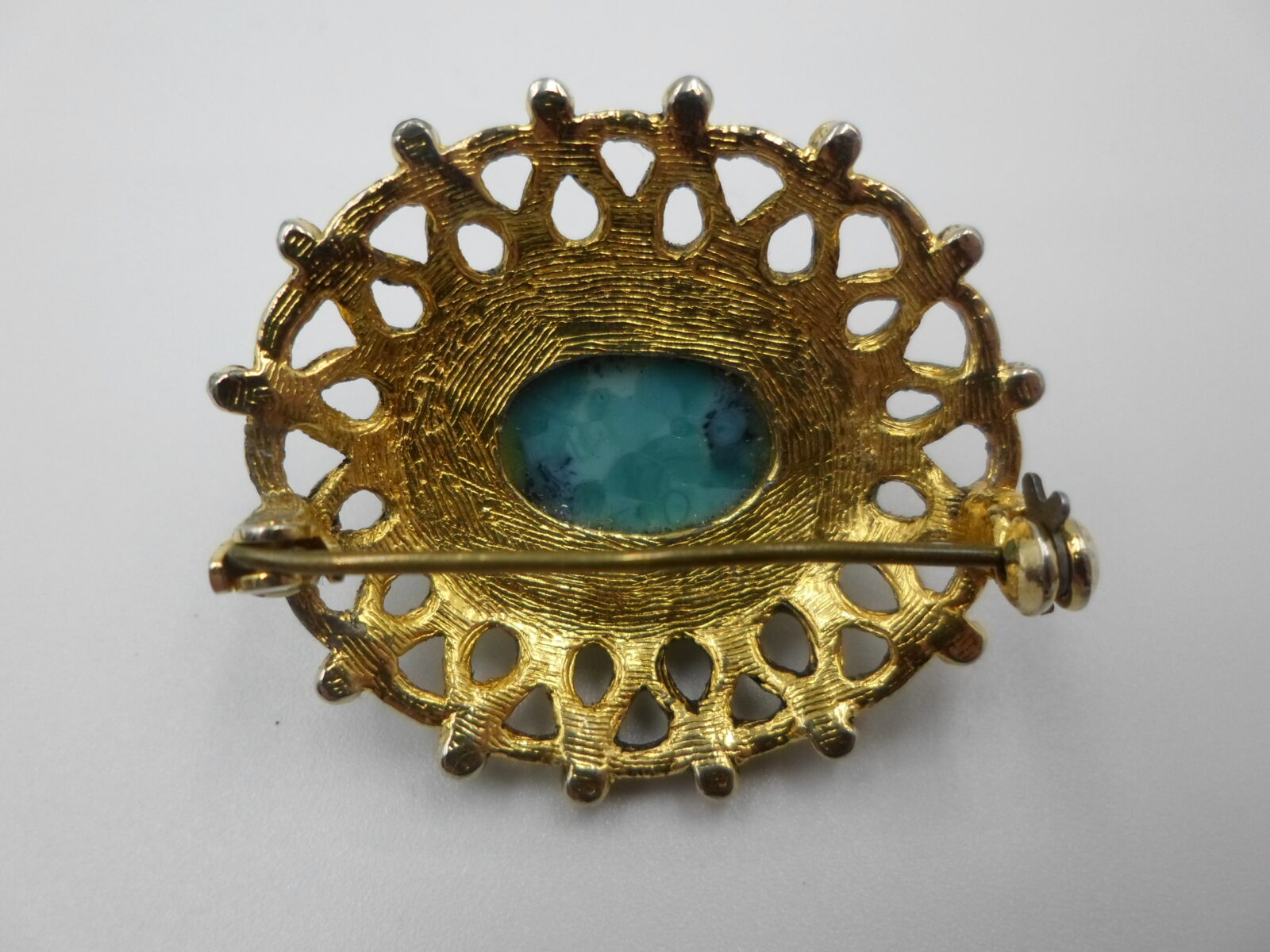 POZŁACANA BROSZKA W STYLU WIKTORIAŃSKIM Z DUŻYM OCZKIEM - obrazek 7